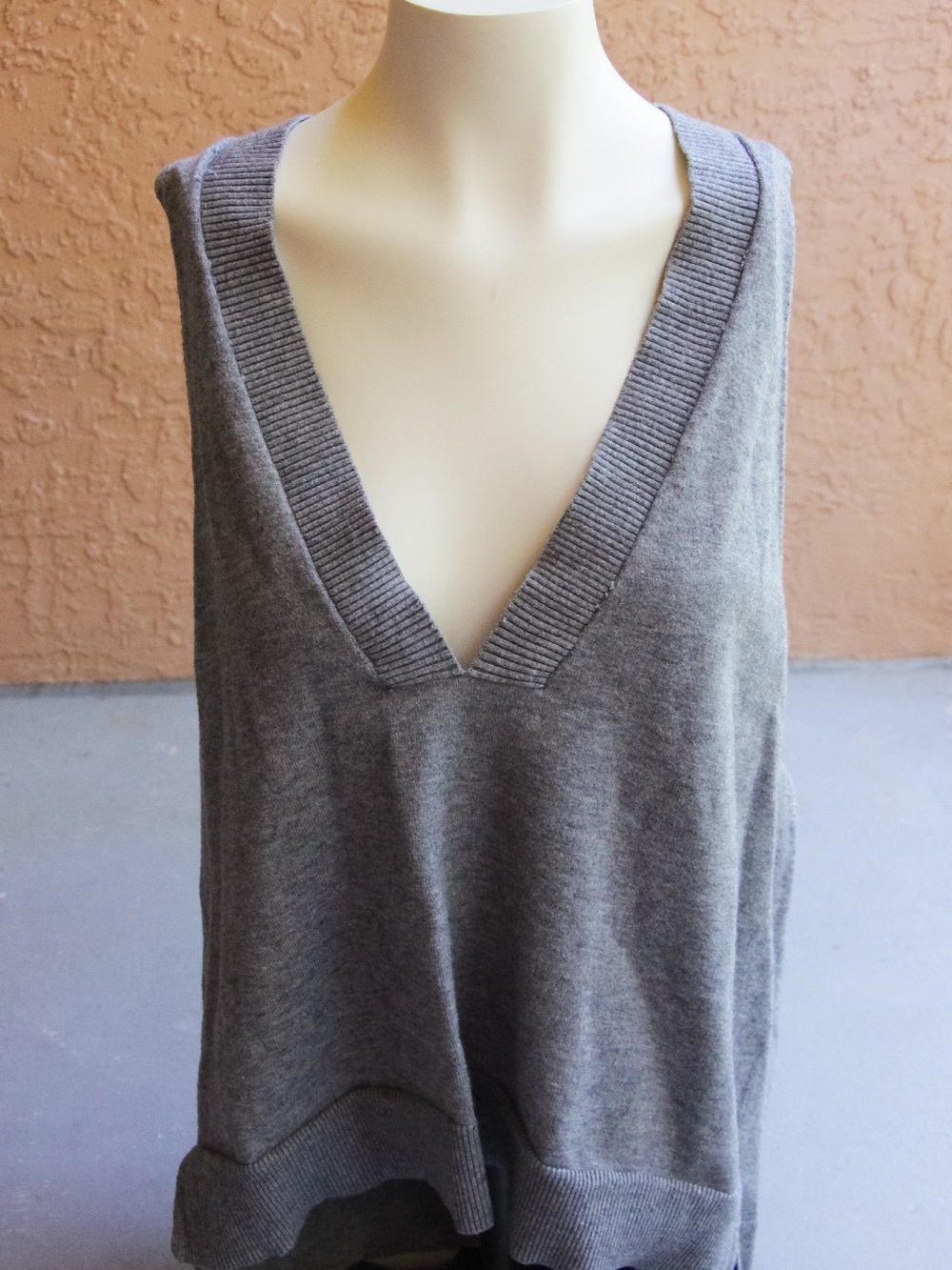 stradivarius Gray Deep V-Neck Sleeveless Knit Tank